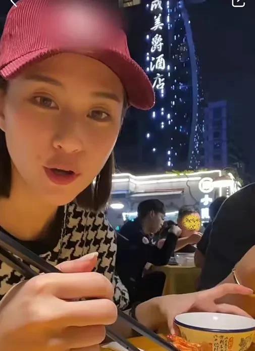 每天娱乐圈吃瓜小料,揭秘明星幕后故事